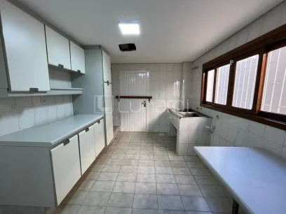 Foto Casa com 5 Dormitórios