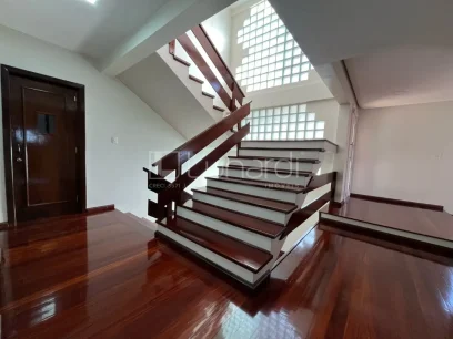 Foto Casa com 5 Dormitórios