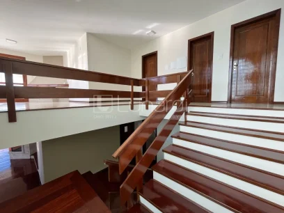 Foto Casa com 5 Dormitórios