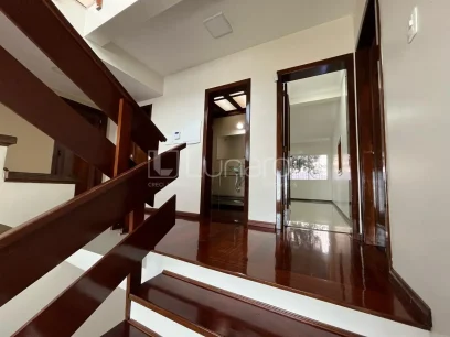 Foto Casa com 5 Dormitórios