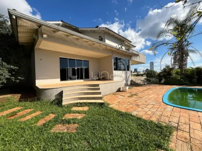 Foto Casa com 5 Dormitórios