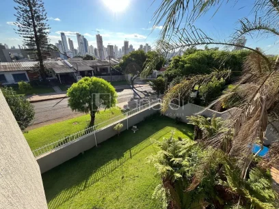 Foto Casa com 5 Dormitórios