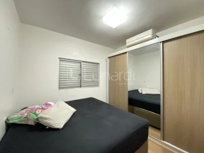Foto Apartamento com 2 Dormitórios