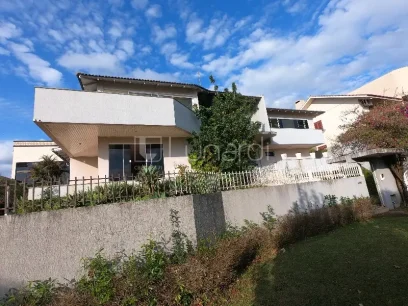 Foto Casa com 5 Dormitórios