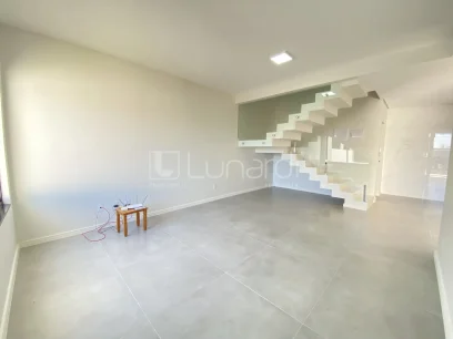 Foto Sobrado com 3 Dormitórios