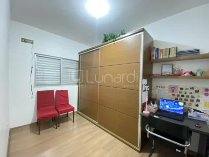 Foto Apartamento com 2 Dormitórios