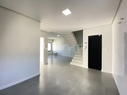Foto Sobrado com 3 Dormitórios