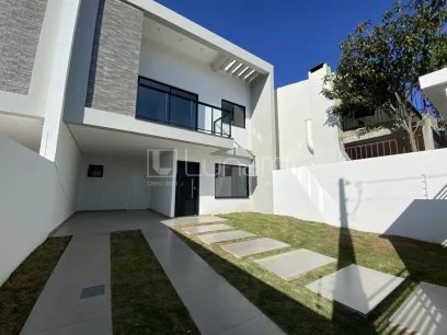 Sobrado com 3 Dormitórios