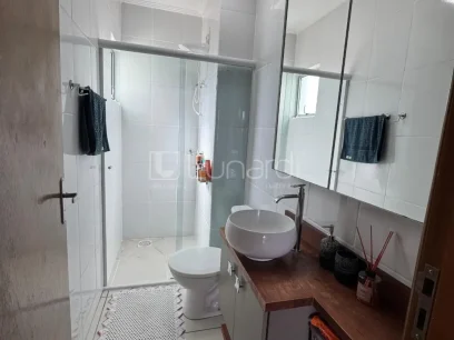 Foto Apartamento com 2 Dormitórios