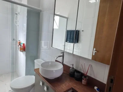 Foto Apartamento com 2 Dormitórios