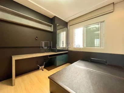 Foto Apartamento com 2 Dormitórios