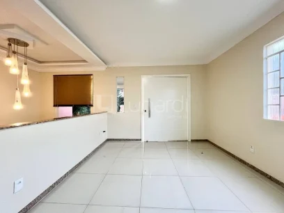 Foto Casa com 4 Dormitórios