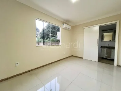 Foto Casa com 4 Dormitórios