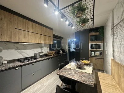 Apartamento com 3 Dormitórios