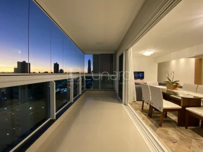 Apartamento com 3 Suítes