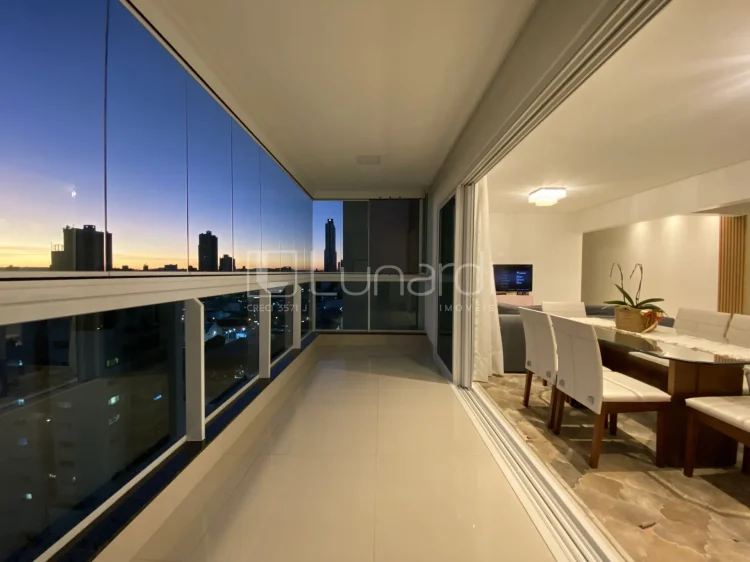 Apartamento com 3 Suítes