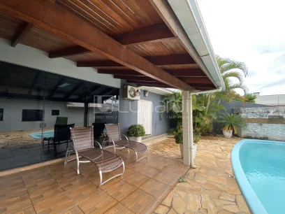 Foto Casa com 3 Dormitórios