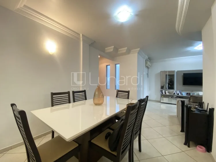 Apartamento com 3 Dormitórios