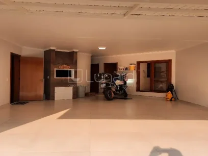 Foto Casa com 4 Dormitórios