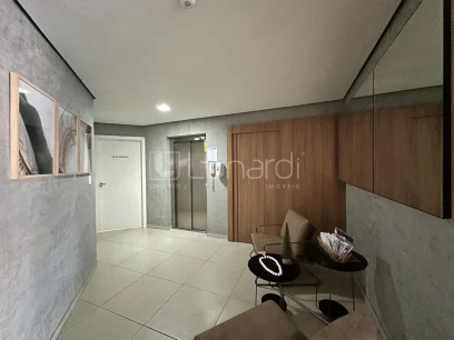 Foto Apartamento com 2 Dormitórios