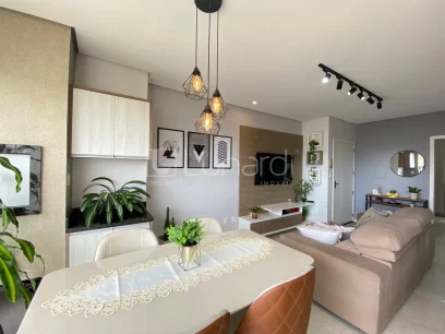 Foto Apartamento com 2 Dormitórios