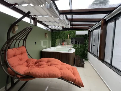 Apartamento com 2 Dormitórios
