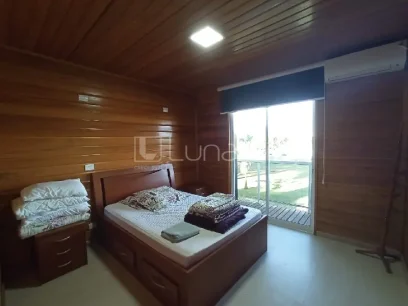 Foto Casa com 4 Dormitórios