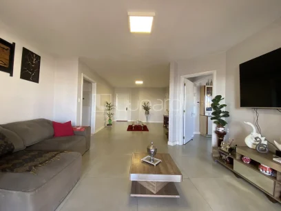 Apartamento com 3 Dormitórios