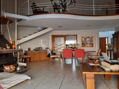 Foto Casa com 4 Dormitórios