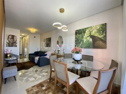Foto Apartamento com 2 Dormitórios