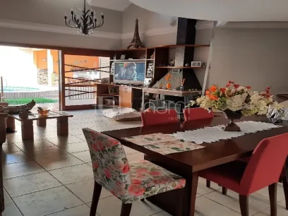 Foto Casa com 4 Dormitórios