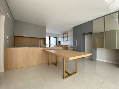 Apartamento com 3 Suítes