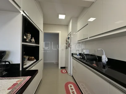 Foto Apartamento com 2 Dormitórios