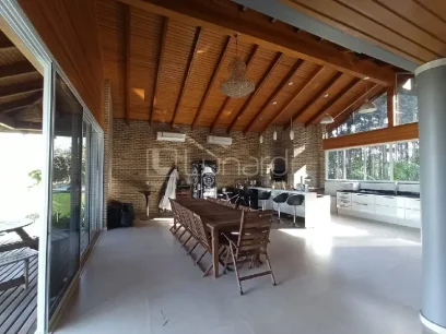 Foto Casa com 4 Dormitórios