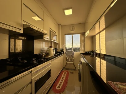 Foto Apartamento com 2 Dormitórios
