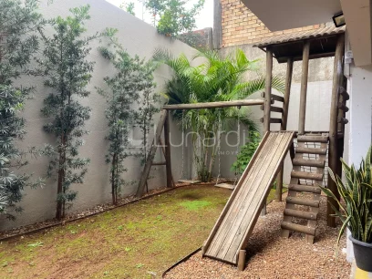 Foto Apartamento com 2 Dormitórios