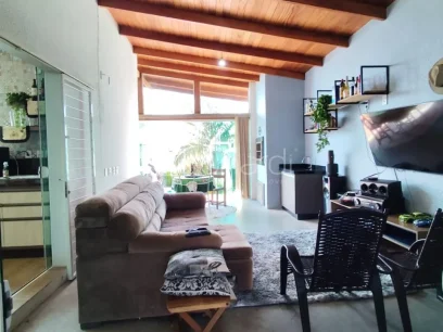 Foto Casa com 3 Dormitórios