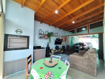 Foto Casa com 3 Dormitórios