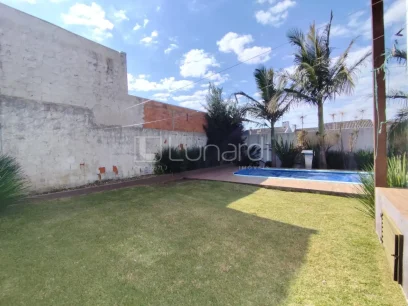 Foto Casa com 3 Dormitórios