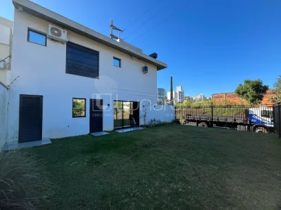 Foto Casa com 3 Suítes