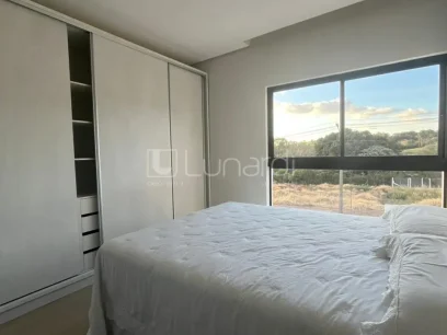 Foto Sobrado com 3 Dormitórios