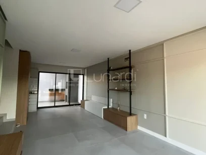 Foto Sobrado com 3 Dormitórios