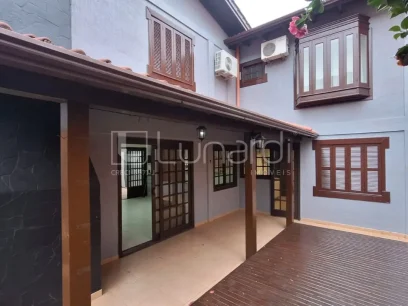 Foto Casa com 3 Dormitórios
