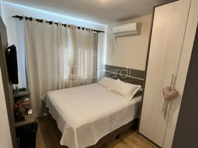 Foto Apartamento com 2 Dormitórios