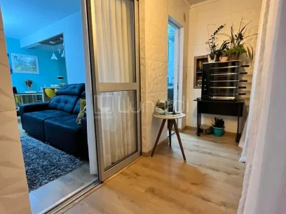 Foto Apartamento com 2 Dormitórios