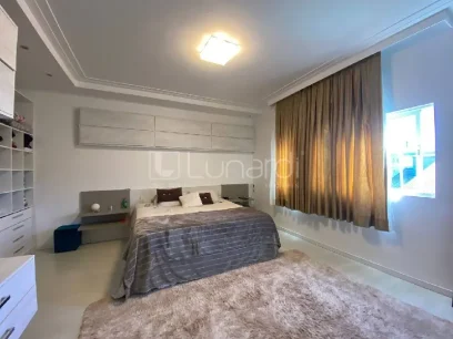 Foto Casa com 4 Dormitórios