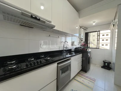 Foto Apartamento com 2 Dormitórios