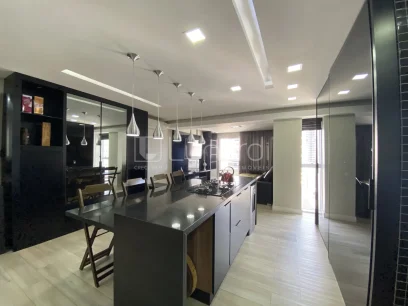 Apartamento com 2 Suítes