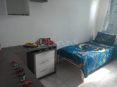 Foto Apartamento com 2 Dormitórios