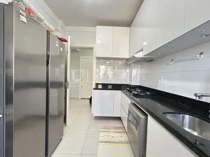 Foto Apartamento com 2 Dormitórios